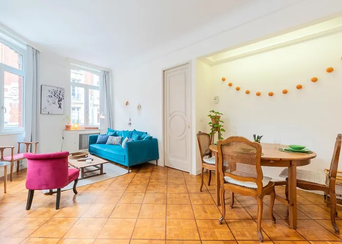 Center Apartment With Lots Of Charm