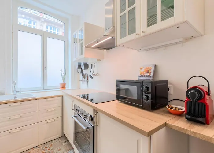 Center Apartment With Lots Of Charm